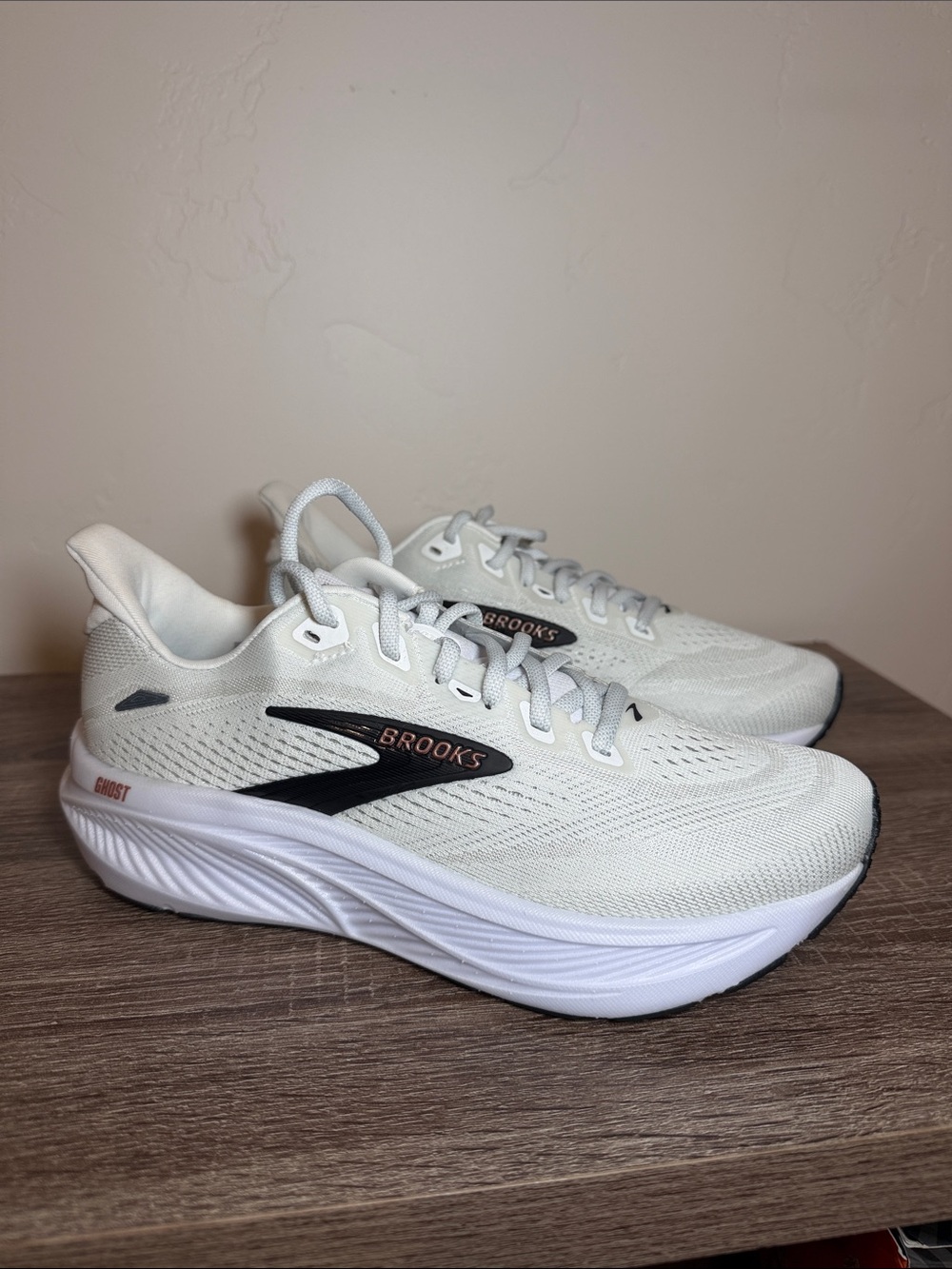 Brooks Women's White Ghost 18 Running Shoes Size 7.5 BNIB